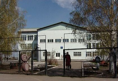 Евгений Сарсенбаев поддержал спонсорской помощью начальную школу № 2 села Хомутово